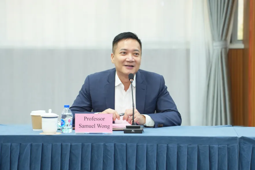 Prof Wong leading the assessment